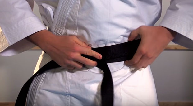 how_to_tie_karate_belt_step_4.jpg