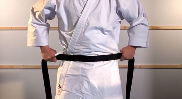 how_to_tie_karate_belt_step_2.jpg